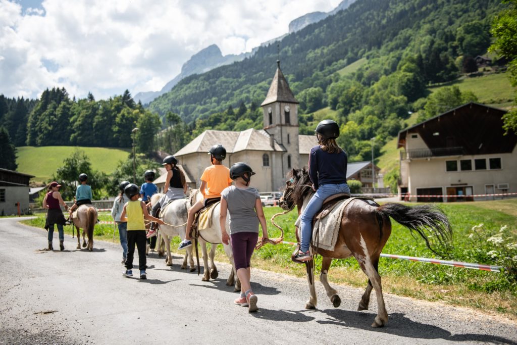 Colo à cheval Savoie Mont Blanc Junior © P.Verticale_T.Nalet