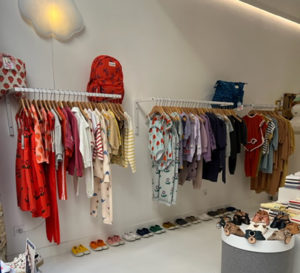 Les vêtements de la marque Bobo Chose dans la boutique Lola Kid à Lyon