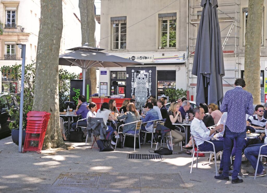 La terrasse du café-restaurant Mondrian à Lyon
