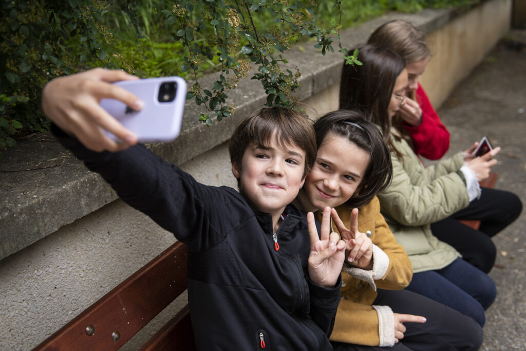 Smartphone, impacts et bon usage chez les enfants © Susie Waroude