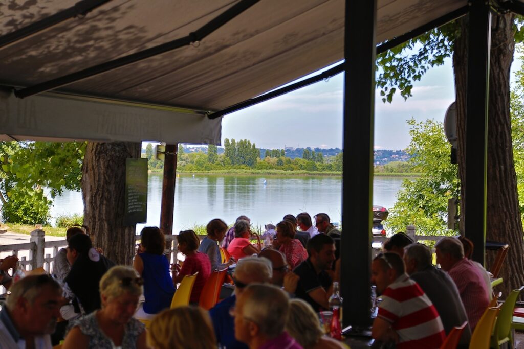 terrasse avec les enfants Maison Grand Large