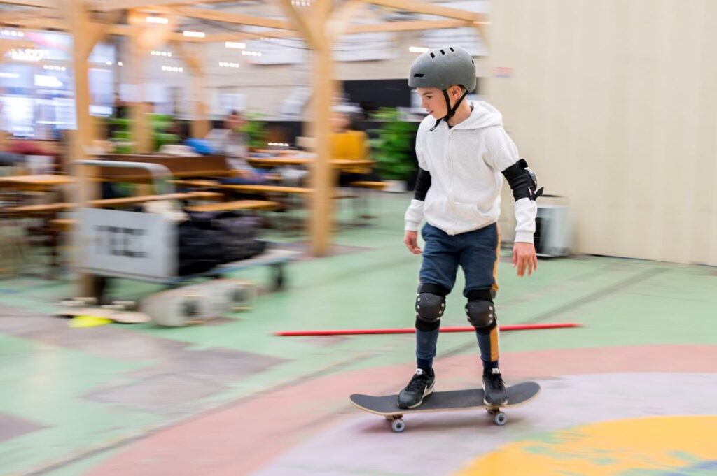 enfant sur un skate à la cité des Halles