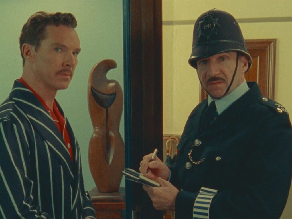 Benedict Cumberbatch et Ralph Fiennes dans La Merveilleuse histoire de Henry Sugar de Wes Anderson sur Netflix