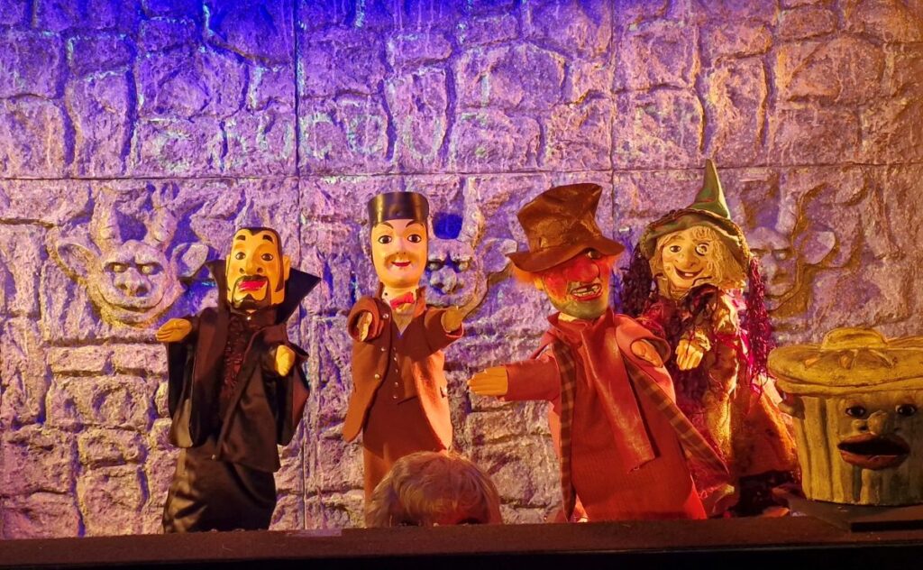 Spectacle Des monstres chez Guignol, Cie Papallamano, théâtre de Guignol Lyon