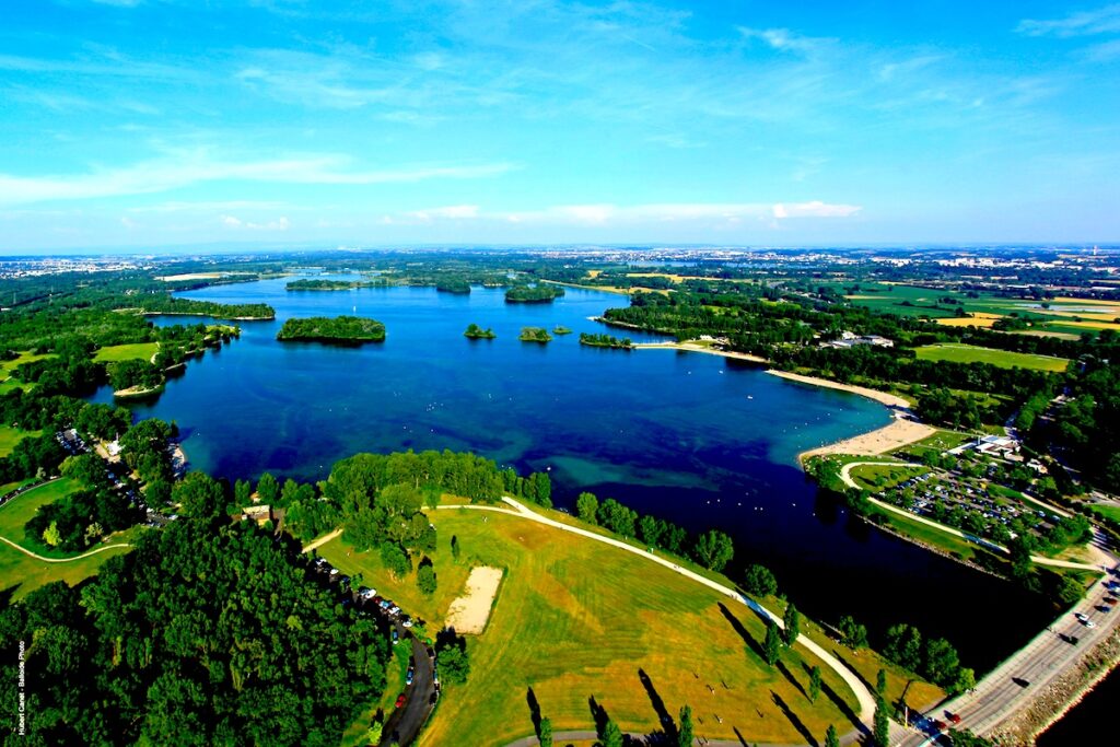 Où se baigner autour de Lyon ? Lac du Parc Miribel Jonage