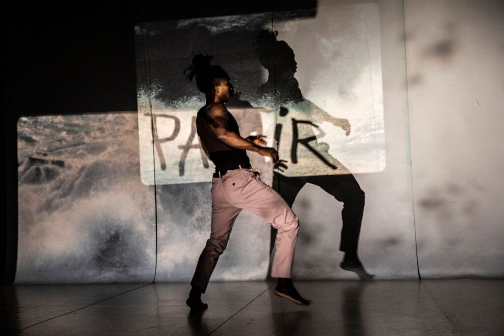 spectacle de danse Villes de papier de Cécile Loyer à la Maison de la Danse, octobre 2024