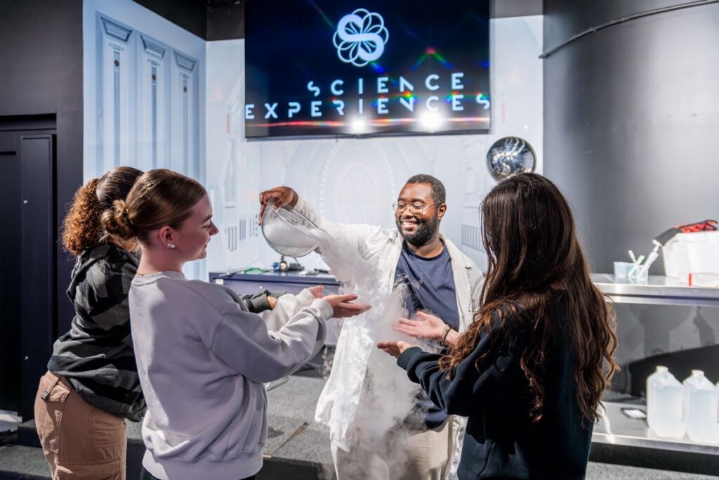 Science Expériences, salle de TP, Lyon