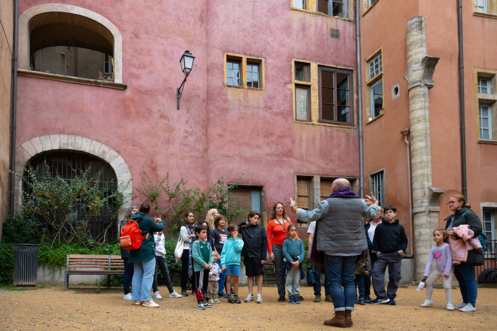 Visite contée du Vieux-Lyon "La servante et les livres" par Cybèle