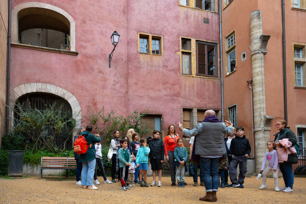 Visite contée du Vieux-Lyon "La servante et les livres" par Cybèle