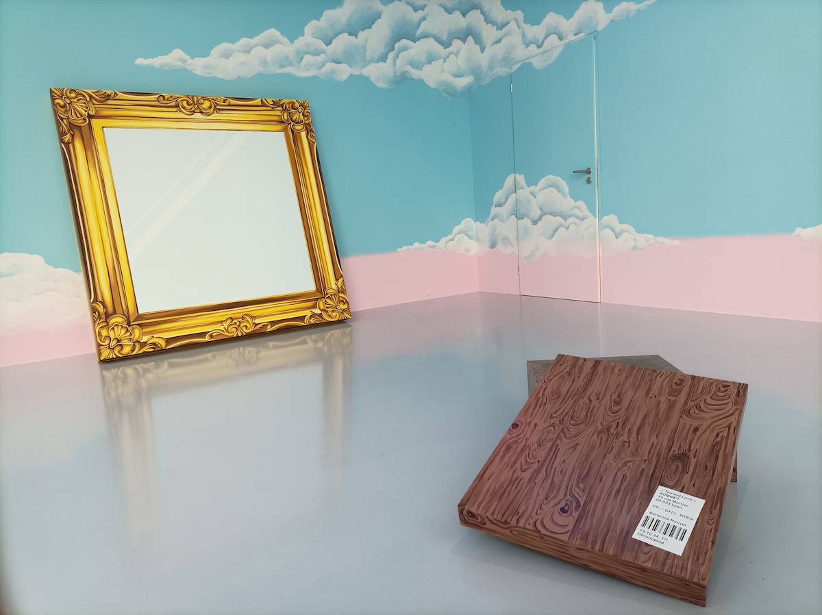 Vue de l'exposition Tainted Love à la galerie KOMMET