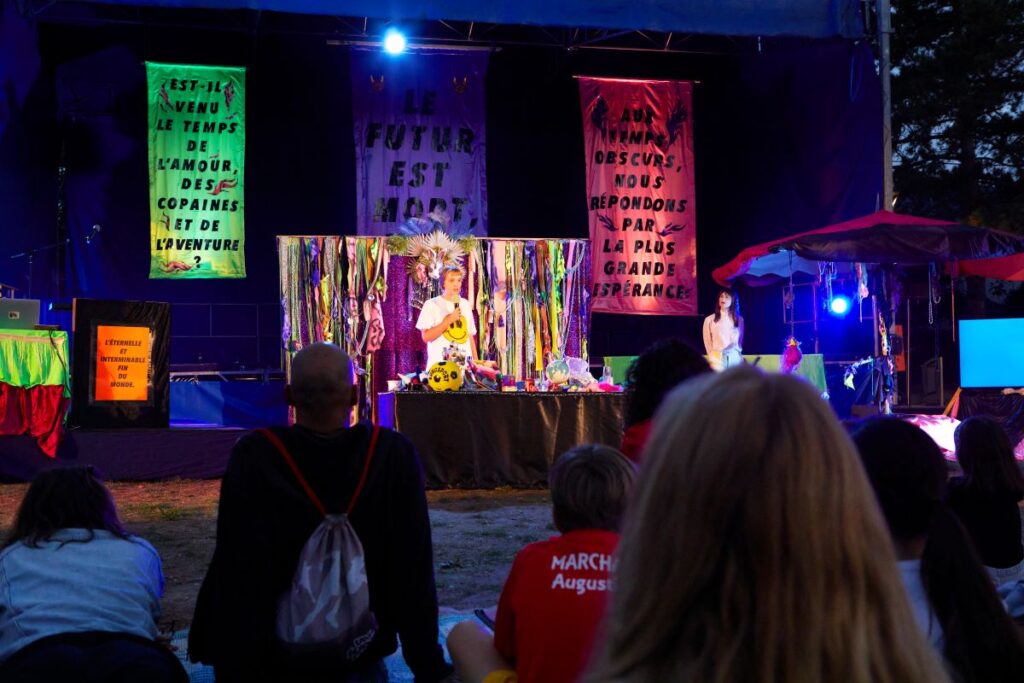 Spectacle De et par la possibilité éventuelle des devenirs envisageables, Cie Trois points de suspension