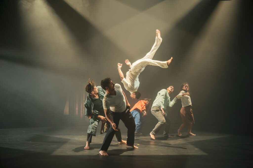 Ka-In, Groupe acrobatique de Tanger et Raphaëlle Boitel