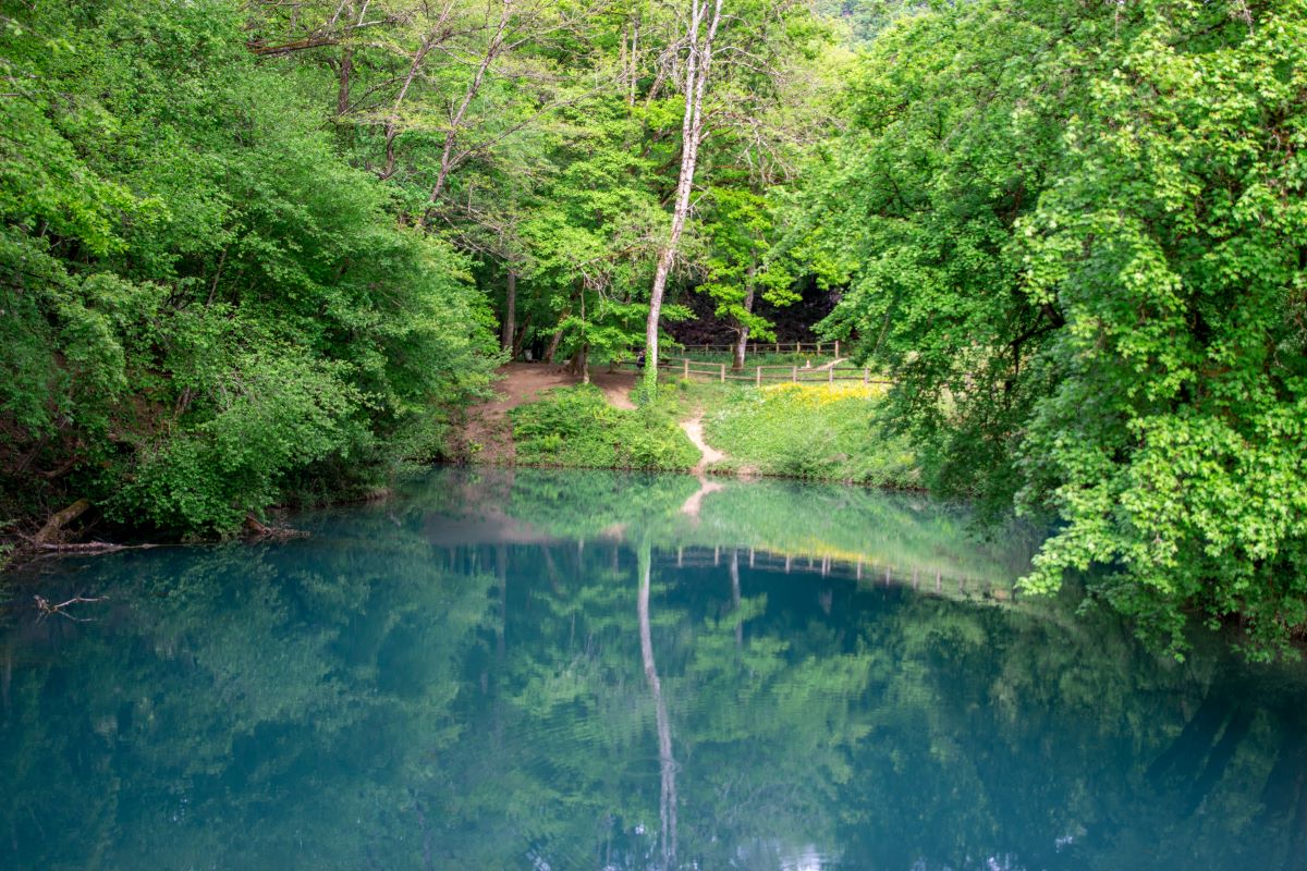 Le lac bleu Ambérieu en Bugey