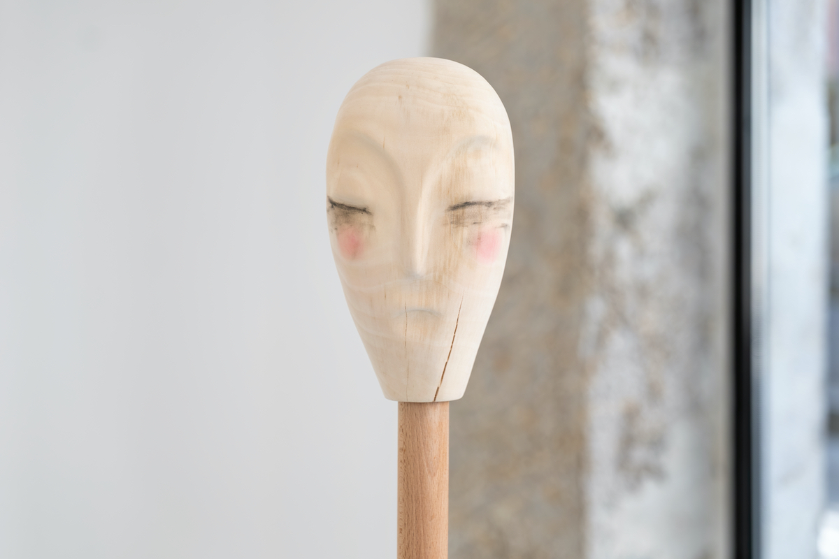 Derrière la luette expo Kommet