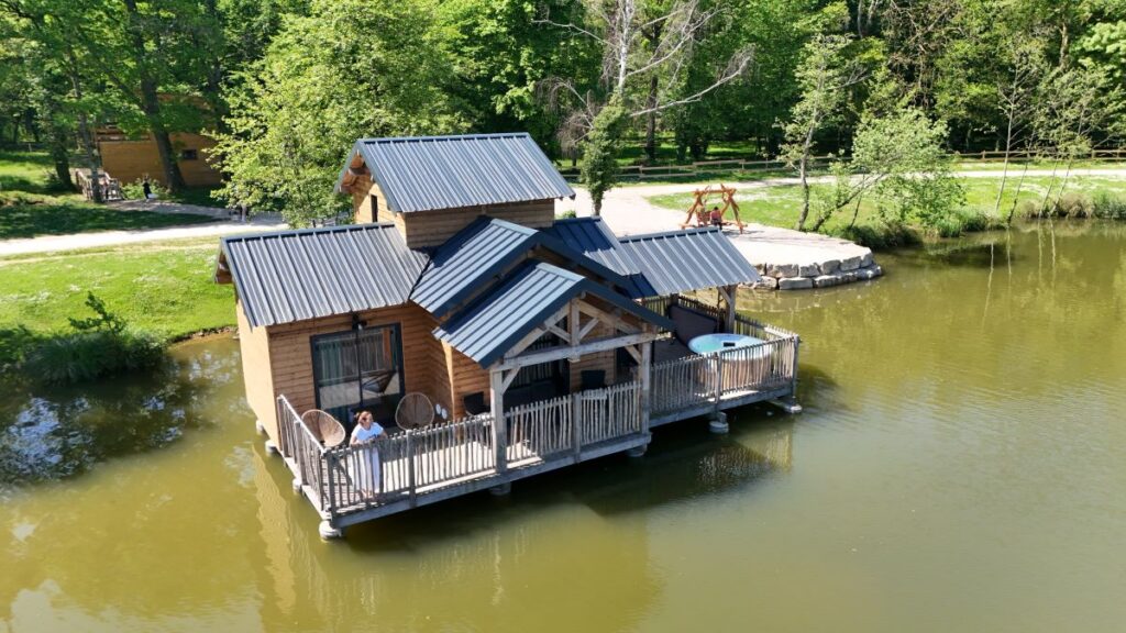 Cabane Iris, lodges flottants, Domaine de la Dombes